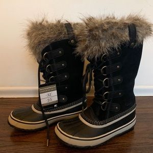 SOREL Joan of Arctic Boots- Brand New